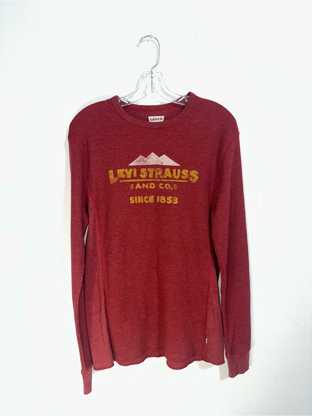Levi's Men's Red Long-Sleeve Graphic Crewneck Shirt